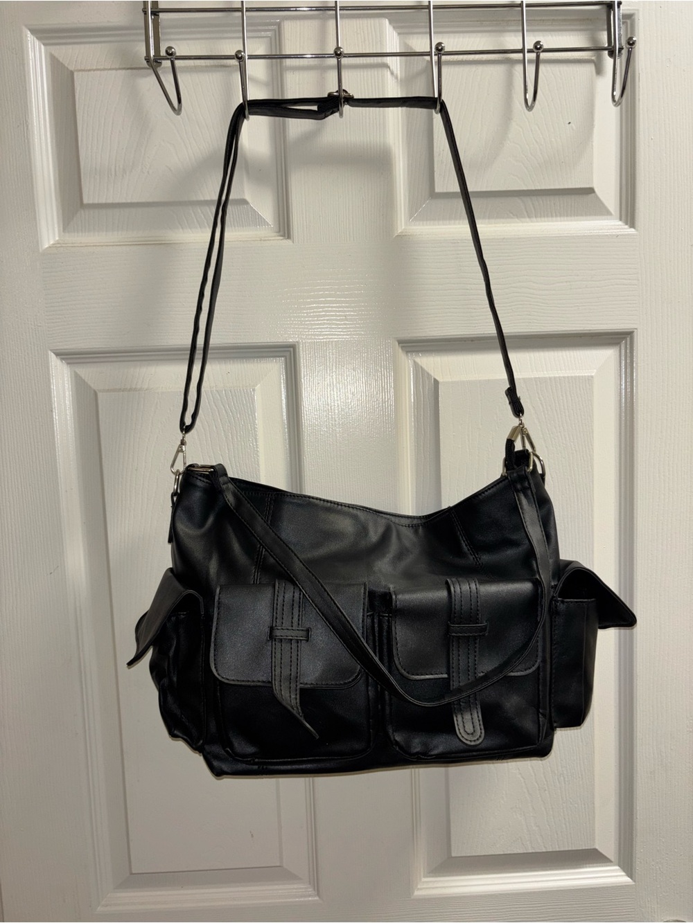 Source Unknown Black Shoulder Bag with Front Pockets